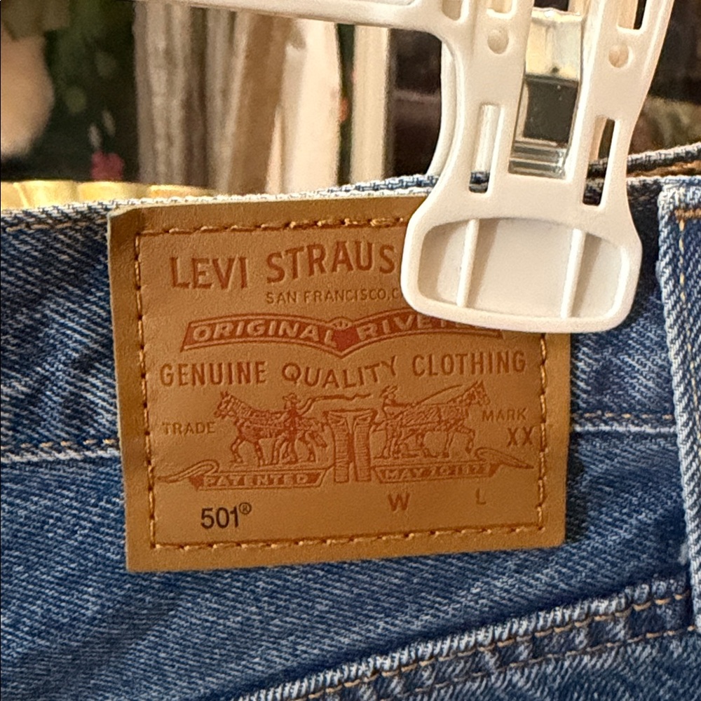 Levi's 501 Blue Distressed Jean button fly Shorts- never worn - size 25 - Picture 3 of 5